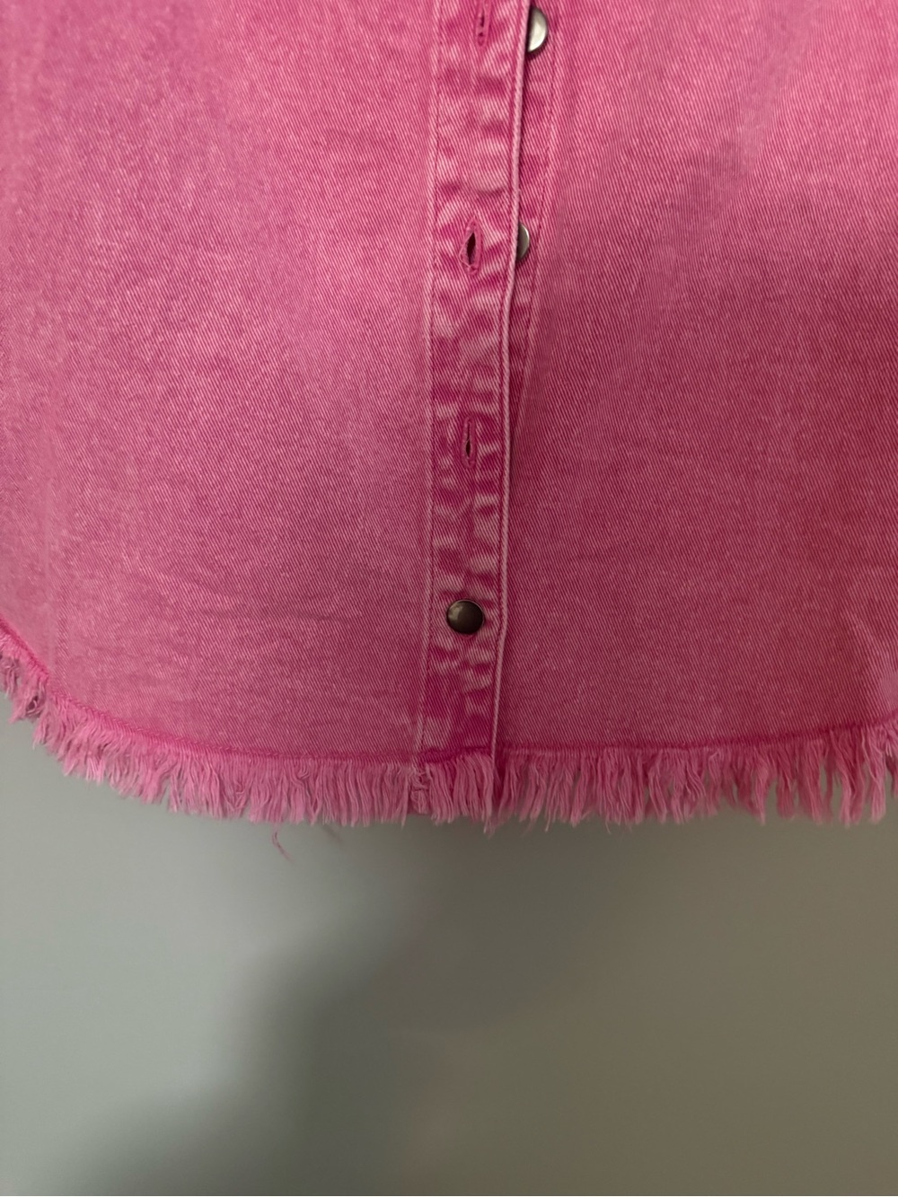 Women's Pink Button-Front Shirt with Frayed Hem